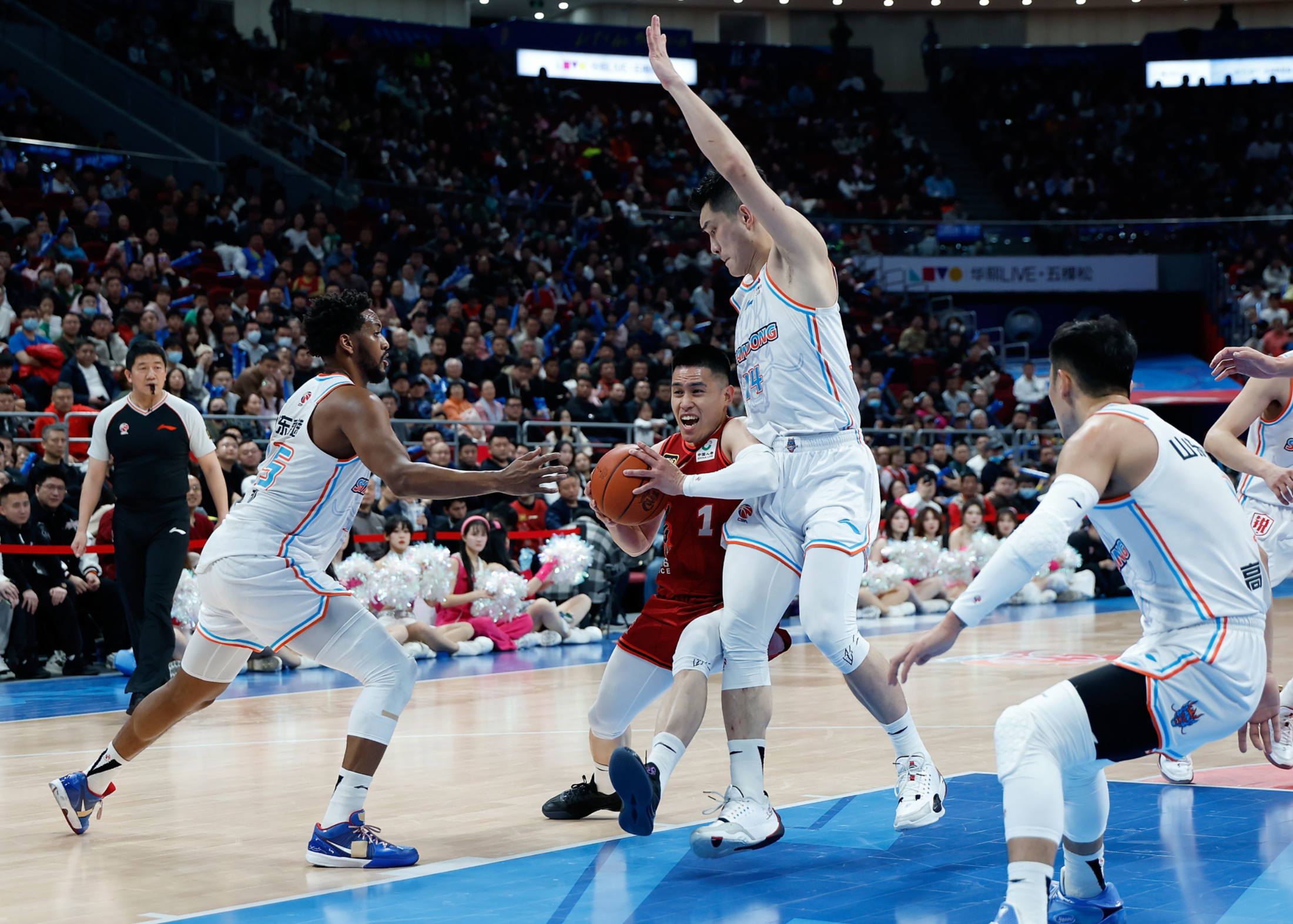 爱游戏棋牌包含赛前欧篮联焦点战,圣安东尼奥马刺状态回暖,信心回归,阵容厚度经受考验的词条